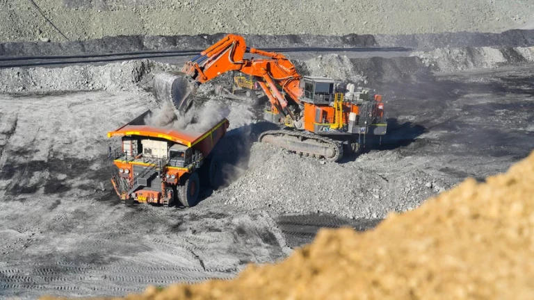 Caminhão Hitachi EH4000AC3 - Diesel